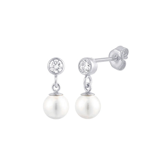 Delicati orecchini pendenti con perle CZ